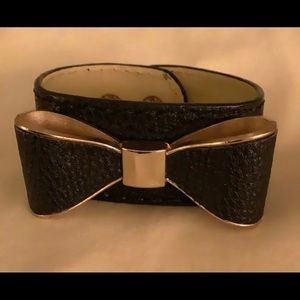 Cuff Bow Bracelet Black and Gold.